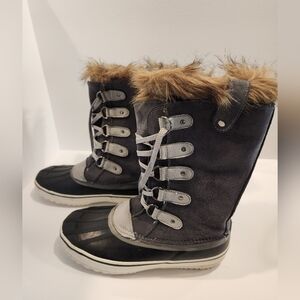 Maurcies Nora Boots with Faux Fur in Charcoal, Size 11